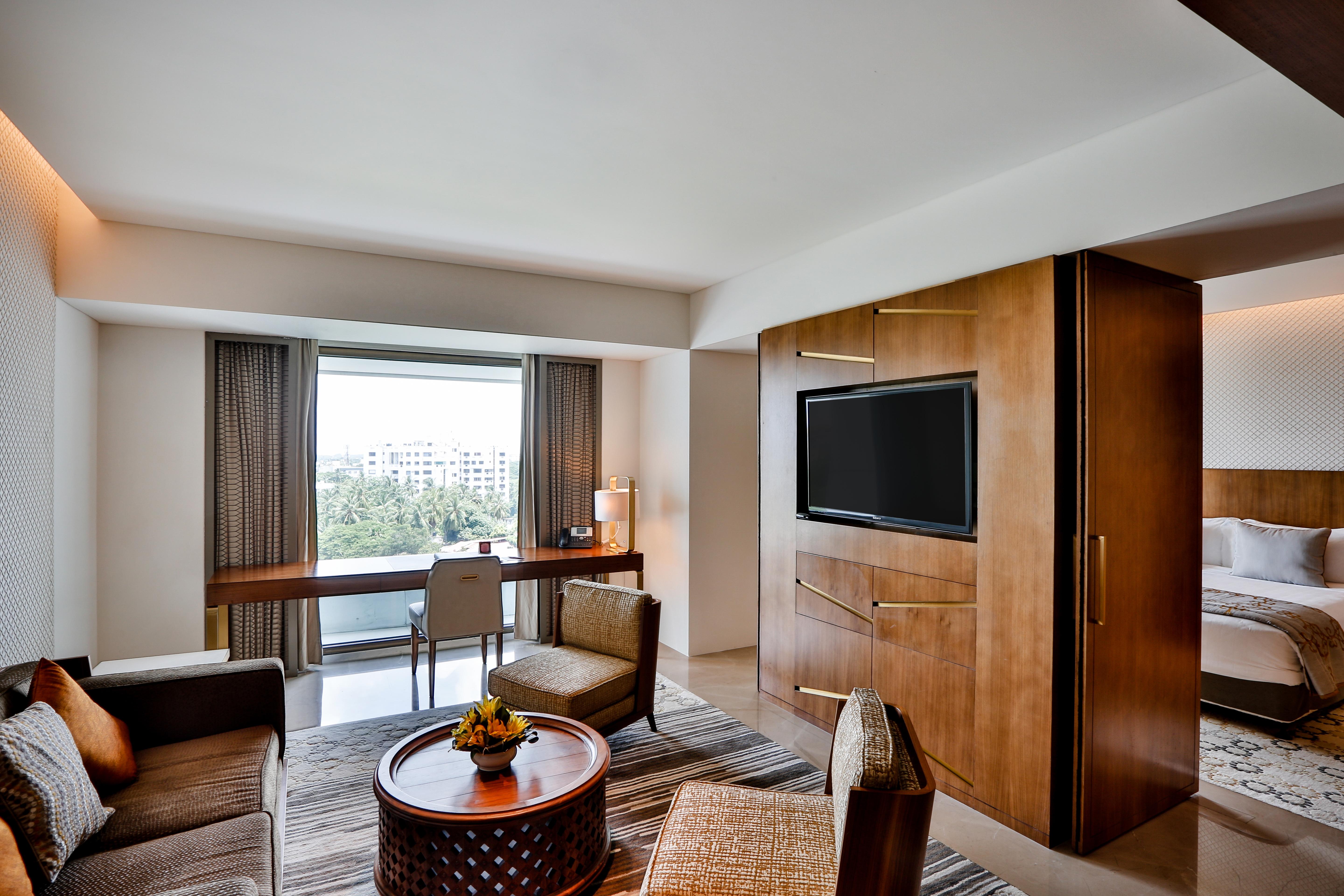 Crowne Plaza Chennai Adyar Park, an IHG hotel Zewnętrze zdjęcie Suite at the Taj Bengal