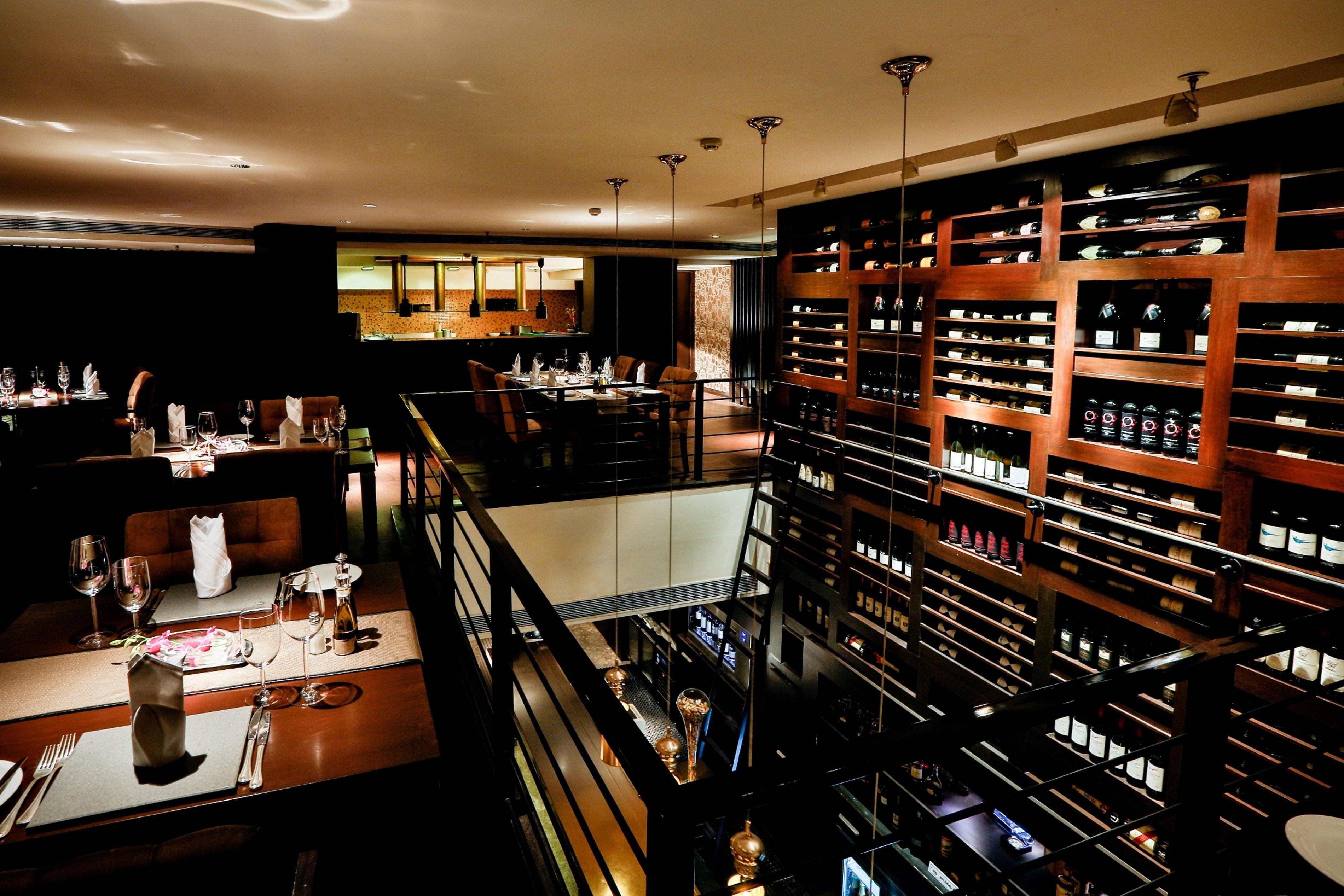 Crowne Plaza Chennai Adyar Park, an IHG hotel Zewnętrze zdjęcie The Wine Bar
