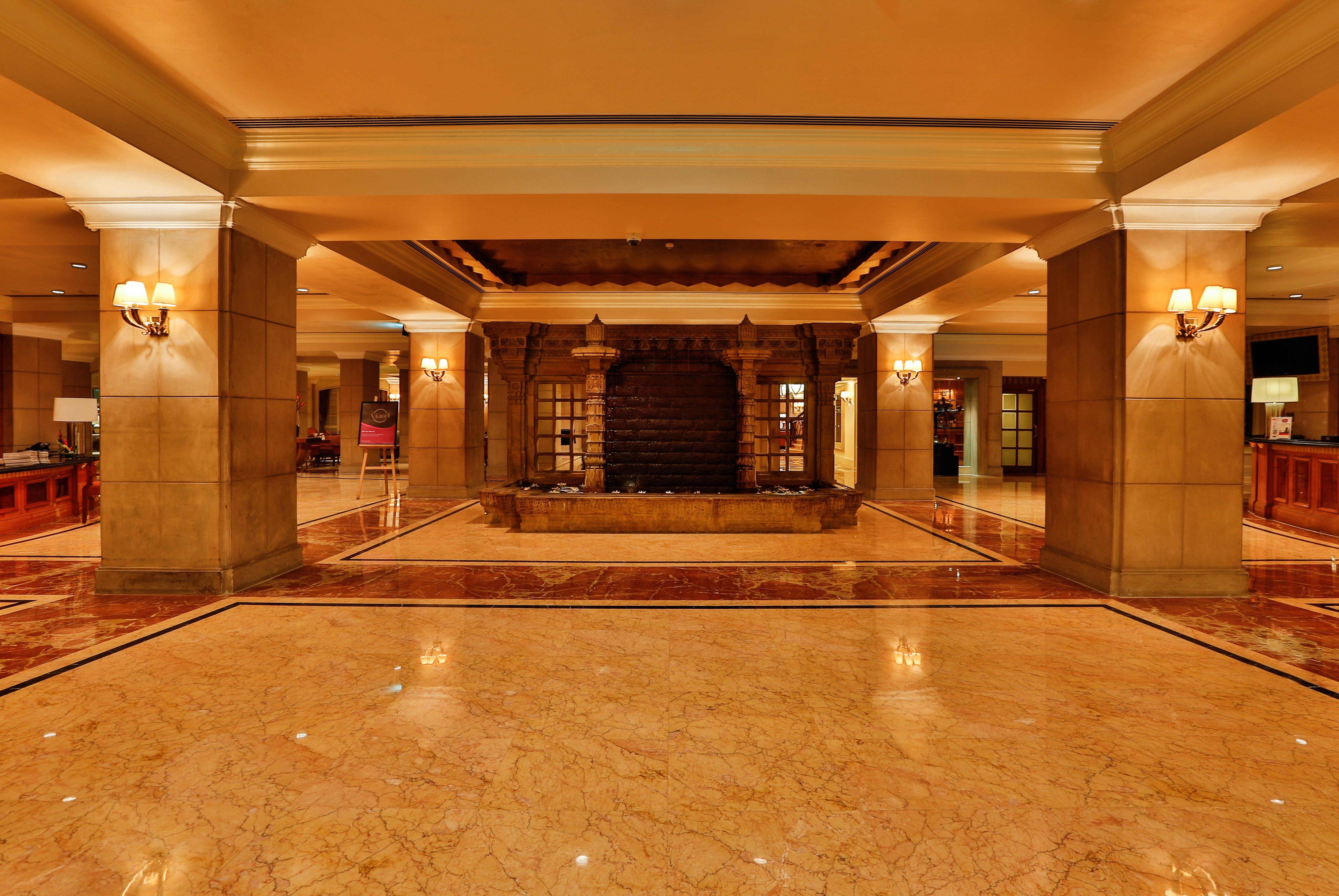 Crowne Plaza Chennai Adyar Park, an IHG hotel Zewnętrze zdjęcie The lobby of the hotel