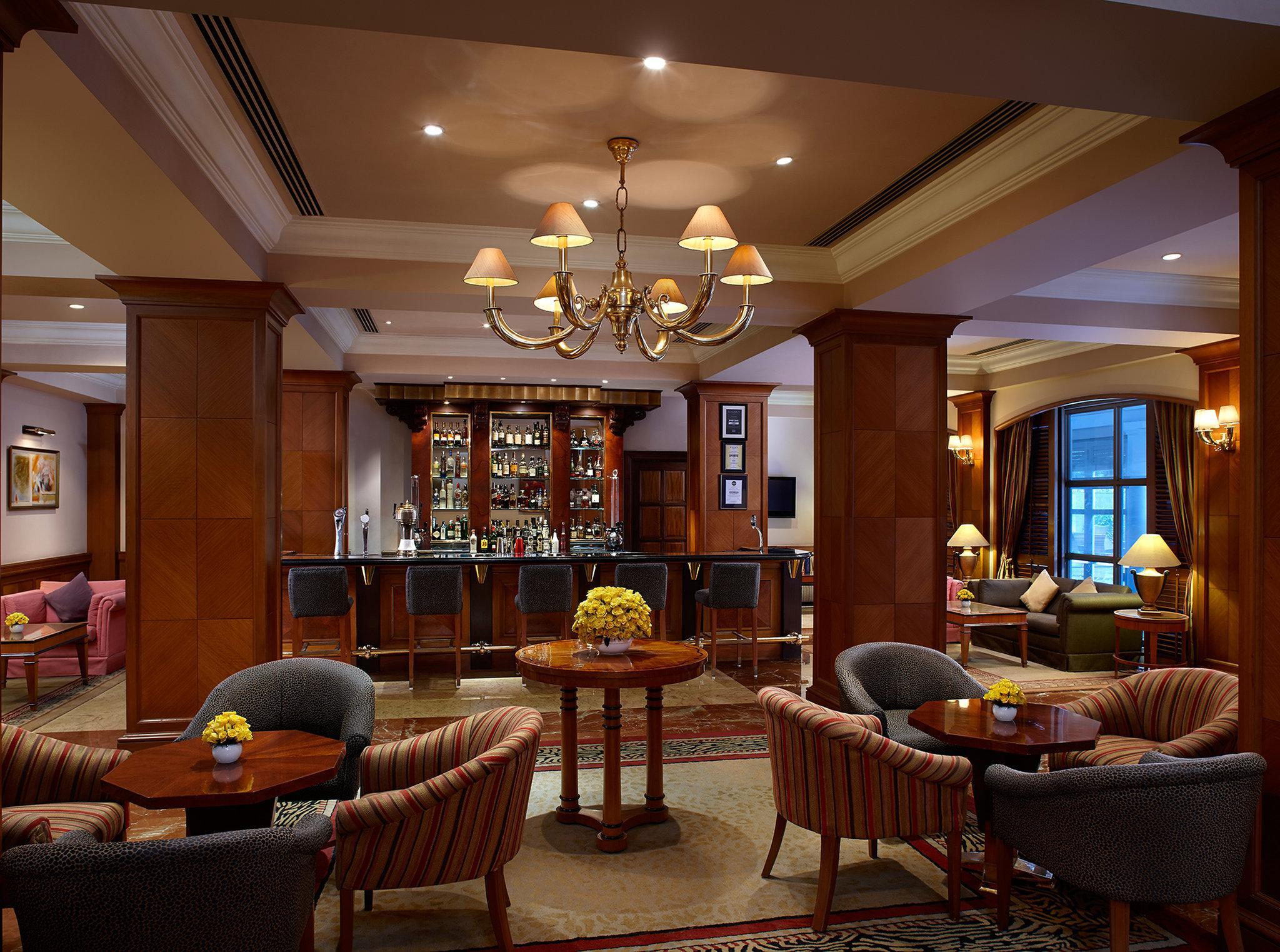 Crowne Plaza Chennai Adyar Park, an IHG hotel Zewnętrze zdjęcie The bar at the Imperial Hotel