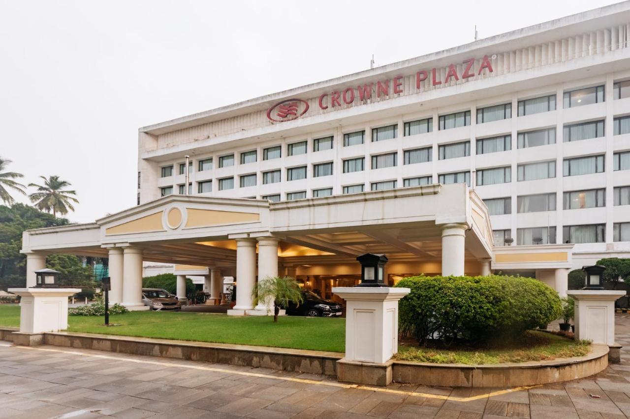 Crowne Plaza Chennai Adyar Park, an IHG hotel Zewnętrze zdjęcie The hotel in 2011