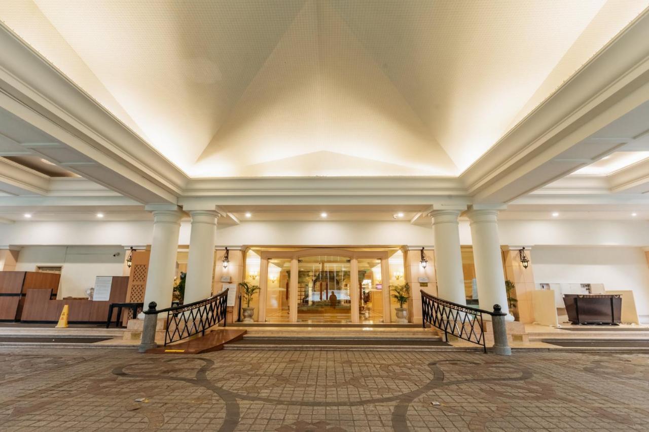 Crowne Plaza Chennai Adyar Park, an IHG hotel Zewnętrze zdjęcie The lobby of the hotel
